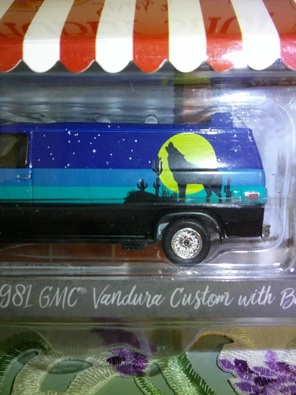 1:64 Greenlight Hobby Shop Series 3 ~ 1981 GMC Vandura Custom w Backpacker NIP